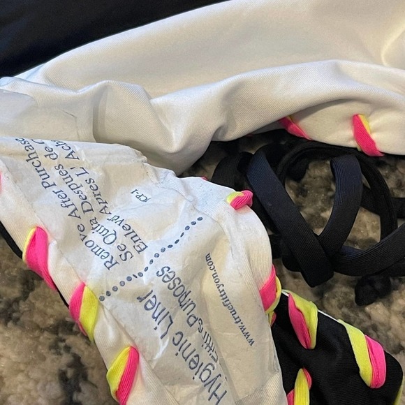 Becca Women's Black Reversible Tie Side Hipster Bikini Bottom Size S/P - Picture 10 of 12